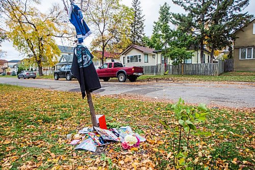 MIKAELA MACKENZIE / WINNIPEG FREE PRESS

A memorial at the site of a fatal crash at Andrews Street and Boyd Avenue in Winnipeg on Monday, Sept. 28, 2020. 

Winnipeg Free Press 2020