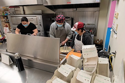 JESSE BOILY  / WINNIPEG FREE PRESS
(Left to right) Sophia Jing, Chip Xin, and Hai Zhen Jing work together to put an order together at Red Foot Kitchen on Monday. Monday, Sept. 28, 2020.
Reporter: Alison Gillmor