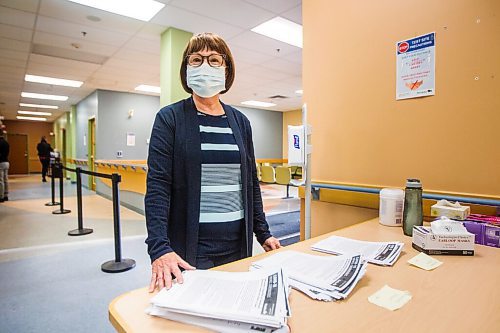 MIKAELA MACKENZIE / WINNIPEG FREE PRESS

Susan Care, COVID-19 testing site volunteer, poses for a portrait at the Pembina Highway location in Winnipeg on Tuesday, Sept. 29, 2020.  Care is a retired public health nurse who since March has volunteered for the WRHA to support the pandemic response. For Danielle Da Silva story.

Winnipeg Free Press 2020