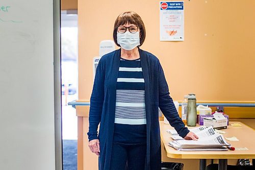 MIKAELA MACKENZIE / WINNIPEG FREE PRESS

Susan Care, COVID-19 testing site volunteer, poses for a portrait at the Pembina Highway location in Winnipeg on Tuesday, Sept. 29, 2020.  Care is a retired public health nurse who since March has volunteered for the WRHA to support the pandemic response. For Danielle Da Silva story.

Winnipeg Free Press 2020