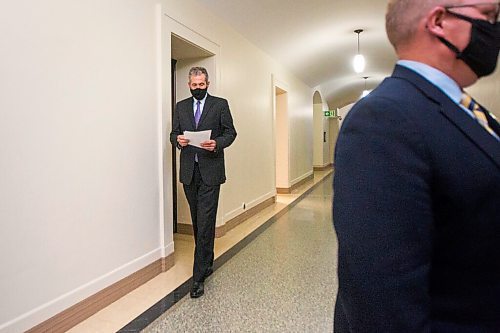 MIKAELA MACKENZIE / WINNIPEG FREE PRESS

Premier Brian Pallister (left) and finance minister Scott Fielding walk to a press conference at the Manitoba Legislative Building in Winnipeg on Tuesday, Sept. 29, 2020.  For Larry Kusch story.

Winnipeg Free Press 2020