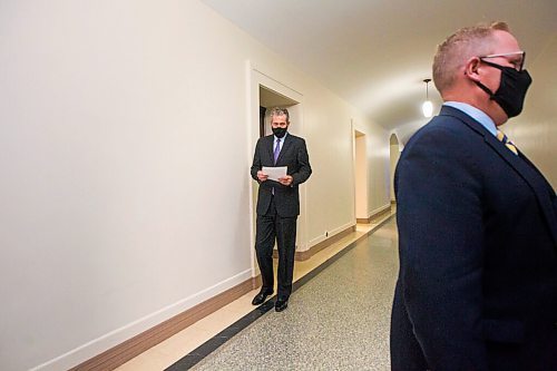 MIKAELA MACKENZIE / WINNIPEG FREE PRESS

Premier Brian Pallister (left) and finance minister Scott Fielding walk to a press conference at the Manitoba Legislative Building in Winnipeg on Tuesday, Sept. 29, 2020.  For Larry Kusch story.

Winnipeg Free Press 2020