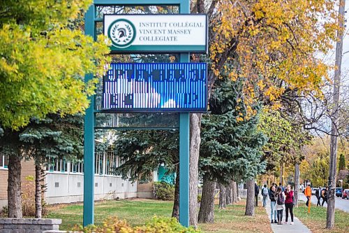 MIKAELA MACKENZIE / WINNIPEG FREE PRESS

High school students at Vincent Massey Collegiate in Winnipeg in Winnipeg on Wednesday, Sept. 30, 2020. For Maggie Macintosh story. 

Winnipeg Free Press 2020