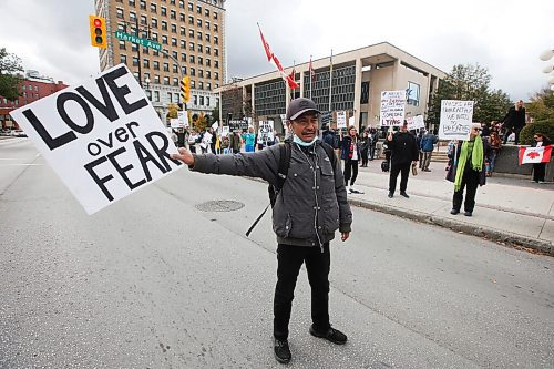 JOHN WOODS / WINNIPEG FREE PRESS
Supporters of Hugs Not Masks gather at city hall in Winnipeg Wednesday, September 30, 2020. 

Reporter: standup