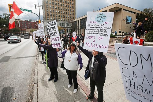 JOHN WOODS / WINNIPEG FREE PRESS
Supporters of Hugs Not Masks gather at city hall in Winnipeg Wednesday, September 30, 2020. 

Reporter: standup