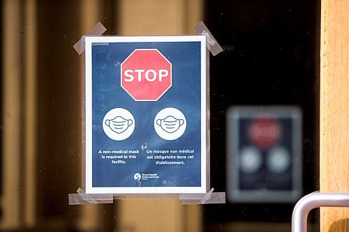 MIKAELA MACKENZIE / WINNIPEG FREE PRESS

Mandatory mask signage on business doors downtown in Winnipeg on Wednesday, Sept. 30, 2020. 

Winnipeg Free Press 2020