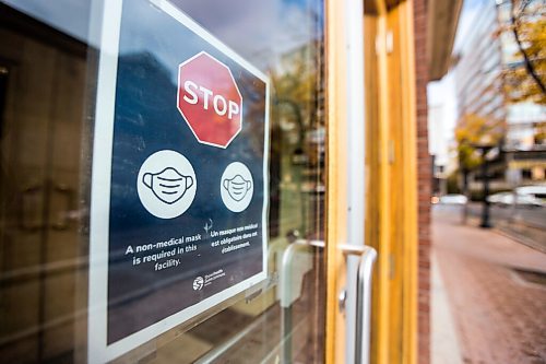 MIKAELA MACKENZIE / WINNIPEG FREE PRESS

Mandatory mask signage on business doors downtown in Winnipeg on Wednesday, Sept. 30, 2020. 

Winnipeg Free Press 2020