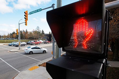 JOHN WOODS / WINNIPEG FREE PRESS
Traffic lights at the intersection of Plessis and Kernaghan in Winnipeg Thursday, October 1, 2020. Winnipeg is stopping the nighttime use of flashing amber and red lights at intersections across the city because someone complained about them at the Plessis and Kernaghan intersection. The city says it is for pedestrian safety.

Reporter: Joyanne