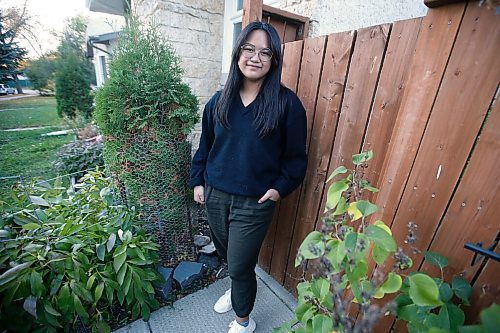 JOHN WOODS / WINNIPEG FREE PRESS
Grade 12 Sisler student Ella Dela Cruz is photographed outside her home in Winnipeg Thursday, October 1, 2020. Dela Cruz is happy that exams are cancelled due to COVID-19.

Reporter: Maggie