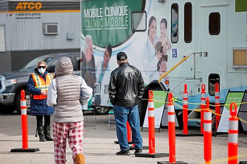 JOHN WOODS / WINNIPEG FREE PRESS
The COVID-19 mobile testing centre at Portage and Erin photographed Sunday, October 4, 2020. 

Reporter: Katie