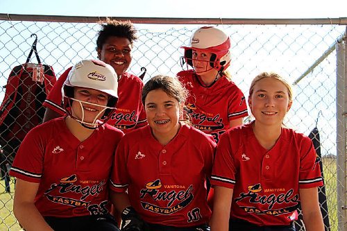 Canstar Community News Teammates from the U14 Manitoba Angels take a picture together in the dugout Sept. 27. From the left, Linnae Johnson, Keisha Cooke-Nixon, Brooklyn Milloy, Alyssa Borkofsky and Kassie Siwak. (GABRIELLE PICHÉ/CANSTAR COMMUNITY NEWS/HEADLINER)