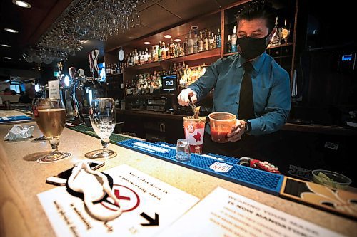 JOHN WOODS / WINNIPEG FREE PRESS
Tony Siwicki, owner of Silver Heights Restaurant and Lounge, serves some drinks in his restaurant in Winnipeg Monday, October 5, 2020. The provincial authorities announced restaurants must stop selling alcohol by 10pm and close by 11pm.

Reporter: Taniguchi