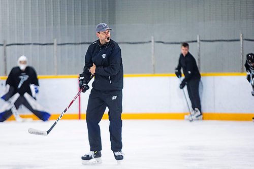 MIKAELA MACKENZIE / WINNIPEG FREE PRESS

Head coach Josh Green at MJHL Winnipeg Freeze practice in Oak Bluff on Tuesday, Oct. 6, 2020. For Mike Sawatzky story.

Winnipeg Free Press 2020