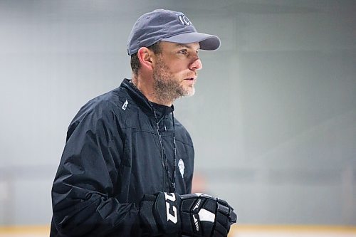 MIKAELA MACKENZIE / WINNIPEG FREE PRESS

Head coach Josh Green at MJHL Winnipeg Freeze practice in Oak Bluff on Tuesday, Oct. 6, 2020. For Mike Sawatzky story.

Winnipeg Free Press 2020