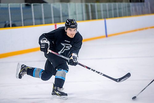 MIKAELA MACKENZIE / WINNIPEG FREE PRESS

Defenceman Evan Kaufman at MJHL Winnipeg Freeze practice in Oak Bluff on Tuesday, Oct. 6, 2020. For Mike Sawatzky story.

Winnipeg Free Press 2020