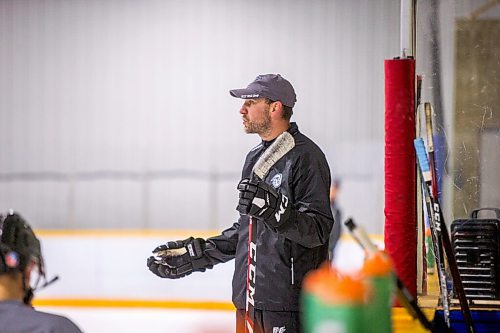 MIKAELA MACKENZIE / WINNIPEG FREE PRESS

Head coach Josh Green at MJHL Winnipeg Freeze practice in Oak Bluff on Tuesday, Oct. 6, 2020. For Mike Sawatzky story.

Winnipeg Free Press 2020