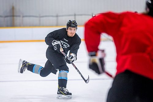 MIKAELA MACKENZIE / WINNIPEG FREE PRESS

Defenceman Evan Kaufman at MJHL Winnipeg Freeze practice in Oak Bluff on Tuesday, Oct. 6, 2020. For Mike Sawatzky story.

Winnipeg Free Press 2020