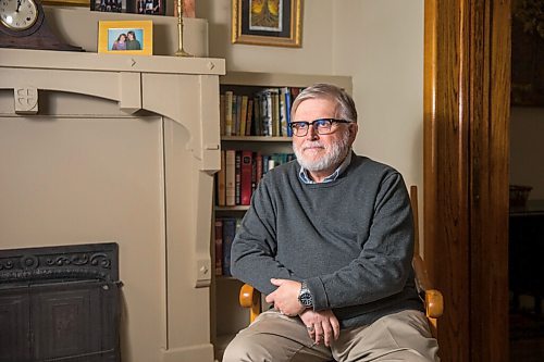 MIKAELA MACKENZIE / WINNIPEG FREE PRESS

Jim Blanchard, author and retired librarian, poses for a portrait in his home in Winnipeg on Wednesday, Oct. 7, 2020. For Ryan Thorpe story.

Winnipeg Free Press 2020