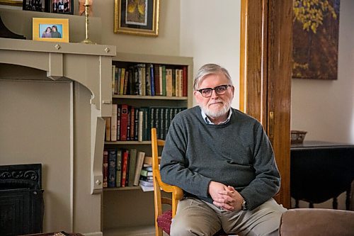 MIKAELA MACKENZIE / WINNIPEG FREE PRESS

Jim Blanchard, author and retired librarian, poses for a portrait in his home in Winnipeg on Wednesday, Oct. 7, 2020. For Ryan Thorpe story.

Winnipeg Free Press 2020