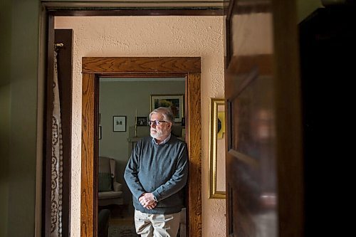 MIKAELA MACKENZIE / WINNIPEG FREE PRESS

Jim Blanchard, author and retired librarian, poses for a portrait in his home in Winnipeg on Wednesday, Oct. 7, 2020. For Ryan Thorpe story.

Winnipeg Free Press 2020