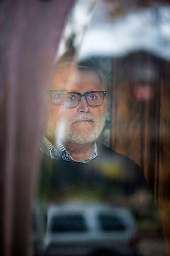 MIKAELA MACKENZIE / WINNIPEG FREE PRESS

Jim Blanchard, author and retired librarian, poses for a portrait in his home in Winnipeg on Wednesday, Oct. 7, 2020. For Ryan Thorpe story.

Winnipeg Free Press 2020