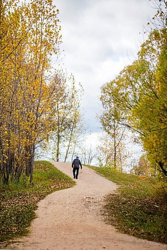 MIKAELA MACKENZIE / WINNIPEG FREE PRESS

Robert Woodrow enjoys the mild fall weather at Birds Hill Provincial Park on Wednesday, Oct. 7, 2020. Standup.

Winnipeg Free Press 2020