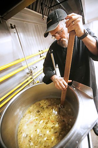 JOHN WOODS / WINNIPEG FREE PRESS
Andrew Tunny, cook at Union Gospel, prepares soup for their thanksgiving meal Thursday, October 8, 2020. Several groups of 40 people will be served a thanksgiving meal at the mission on Saturday.

Reporter: Waldman
