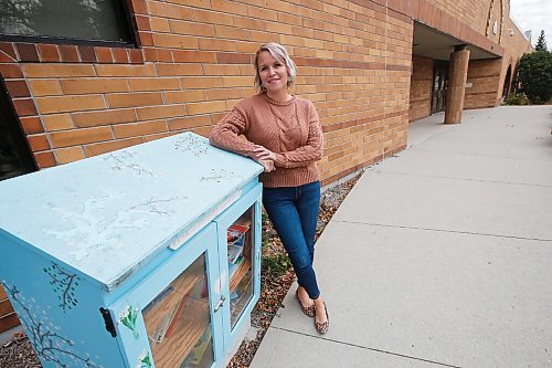 JOHN WOODS / WINNIPEG FREE PRESS
Jen Nelson, a mother and a teacher at Pacific Junction school, is photographed outside her school Thursday, October 8, 2020. 

Reporter: ?