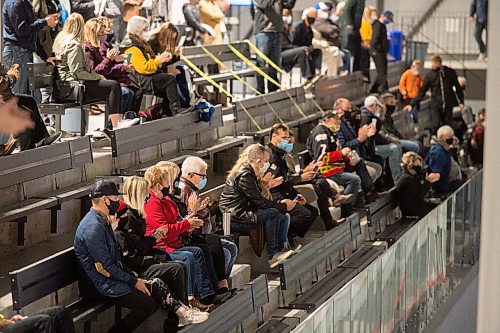 Mike Sudoma / Winnipeg Free Press
Audience members clap as the Winnipeg Ice and Steinbach Pistons players come onto the ice to kick off the WJHL Season Friday night at RINK Training Centre
October 9, 2020