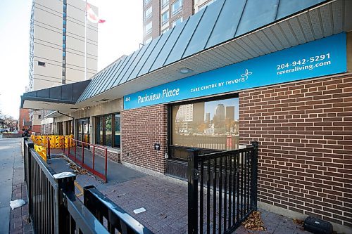 JOHN WOODS / WINNIPEG FREE PRESS
Senior centre Parkview Place by Revera on Edmonton St. is photographed Monday, October 12, 2020. Another COVID-19 death was reported at Parkview.

Reporter: Waldman