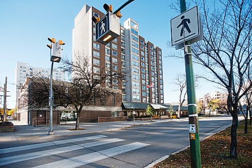 JOHN WOODS / WINNIPEG FREE PRESS
Senior centre Parkview Place by Revera on Edmonton St. is photographed Monday, October 12, 2020. Another COVID-19 death was reported at Parkview.

Reporter: Waldman