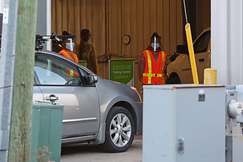 MIKE DEAL / WINNIPEG FREE PRESS
A new drive-thru COVID-19 test site opened at 1066 Nairn Ave. this morning. The provincial government said last week the site will initially be able to perform up to 200 tests a day.
201013 - Tuesday, October 13, 2020