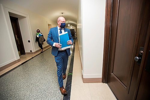 MIKAELA MACKENZIE / WINNIPEG FREE PRESS

Dr. Brent Roussin, chief public health officer, walks in to speak to the media at the Manitoba Legislative Building in Winnipeg on Tuesday, Oct. 13, 2020. For Danielle story.

Winnipeg Free Press 2020