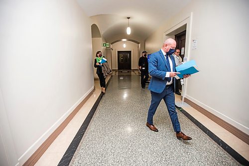 MIKAELA MACKENZIE / WINNIPEG FREE PRESS

Dr. Brent Roussin, chief public health officer, walks in to speak to the media at the Manitoba Legislative Building in Winnipeg on Tuesday, Oct. 13, 2020. For Danielle story.

Winnipeg Free Press 2020