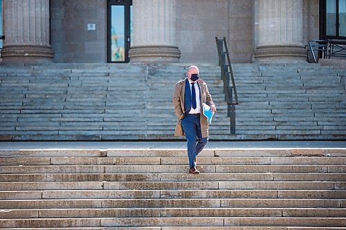 MIKAELA MACKENZIE / WINNIPEG FREE PRESS

Dr. Brent Roussin, chief public health officer, walks out after speaking to the media at the Manitoba Legislative Building in Winnipeg on Tuesday, Oct. 13, 2020. For Danielle story.

Winnipeg Free Press 2020