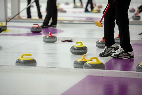 Mike Sudoma / Winnipeg Free Press
The ice was busy with league play at Assiniboine Curling Club Monday evening
October 13, 2020