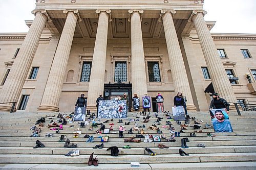 MIKAELA MACKENZIE / WINNIPEG FREE PRESS

A rally calling on Manitoba to make naloxone an unscheduled drug takes place at the Legislative Building on Wednesday, Oct. 14, 2020. The over 180 pairs of shoes represent loved ones gone too soon. For Katie May story.

Winnipeg Free Press 2020