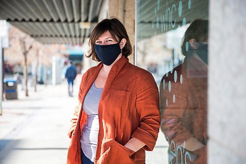 MIKAELA MACKENZIE / WINNIPEG FREE PRESS

Kat Oksanen, registered dietician at the Women's Health Clinic, poses for a portrait outside of the clinic in Winnipeg on Wednesday, Oct. 14, 2020. For Jen Zoratti story.

Winnipeg Free Press 2020