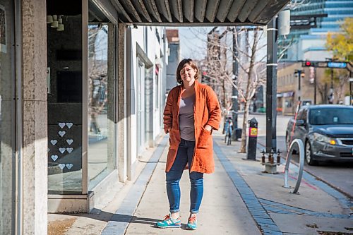 MIKAELA MACKENZIE / WINNIPEG FREE PRESS

Kat Oksanen, registered dietician at the Women's Health Clinic, poses for a portrait outside of the clinic in Winnipeg on Wednesday, Oct. 14, 2020. For Jen Zoratti story.

Winnipeg Free Press 2020