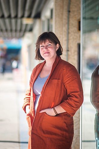 MIKAELA MACKENZIE / WINNIPEG FREE PRESS

Kat Oksanen, registered dietician at the Women's Health Clinic, poses for a portrait outside of the clinic in Winnipeg on Wednesday, Oct. 14, 2020. For Jen Zoratti story.

Winnipeg Free Press 2020