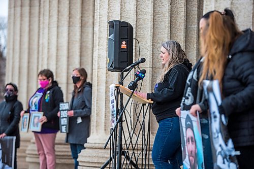 MIKAELA MACKENZIE / WINNIPEG FREE PRESS

Rebecca Rummery speaks at a rally calling on Manitoba to make naloxone an unscheduled drug at the Legislative Building on Wednesday, Oct. 14, 2020. The over 180 pairs of shoes represent loved ones gone too soon. For Katie May story.

Winnipeg Free Press 2020