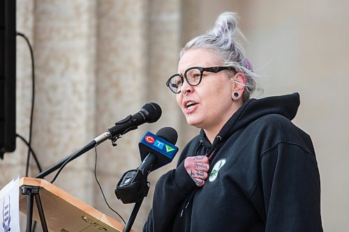 MIKAELA MACKENZIE / WINNIPEG FREE PRESS

Alisa Friesen speaks at a rally calling on Manitoba to make naloxone an unscheduled drug at the Legislative Building on Wednesday, Oct. 14, 2020. The over 180 pairs of shoes represent loved ones gone too soon. For Katie May story.

Winnipeg Free Press 2020