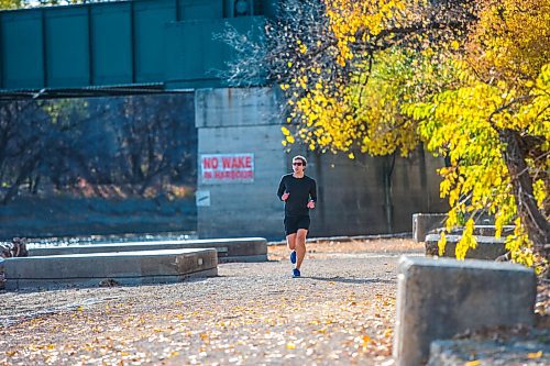 MIKAELA MACKENZIE / WINNIPEG FREE PRESS

Carl Bartel runs along the river trail at The Forks in Winnipeg on Wednesday, Oct. 14, 2020. Standup.

Winnipeg Free Press 2020