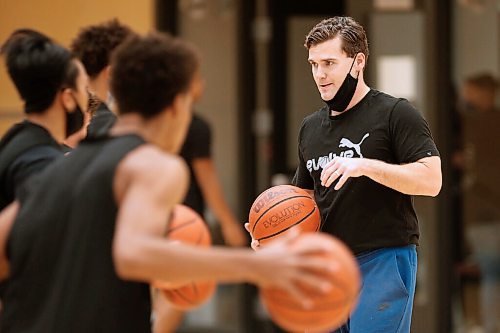 JOHN WOODS / WINNIPEG FREE PRESS
Coach Nick Lother at Evolve Basketball Development program at Sport For Life Wednesday, October 14, 2020. 

Reporter: Sawatzky