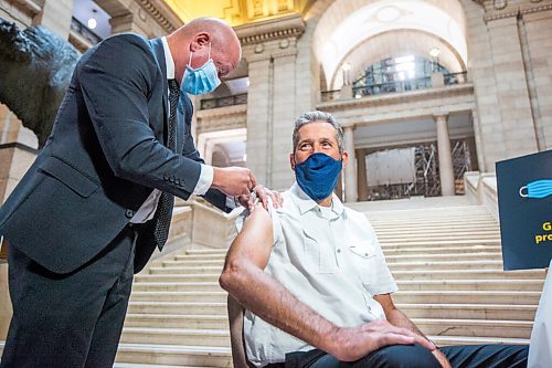 MIKAELA MACKENZIE / WINNIPEG FREE PRESS
Chief provincial public health officer Dr. Brent Roussin gives premier Brian Pallister his flu shot at the Manitoba Legislative Building in Winnipeg on Thursday, Oct. 15, 2020. For story.

Winnipeg Free Press 2020