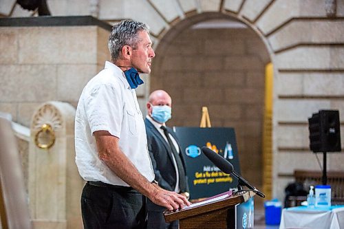 MIKAELA MACKENZIE / WINNIPEG FREE PRESS

Premier Brian Pallister (front) and chief provincial public health officer Dr. Brent Roussin encourage Manitobans to get their flu shot in Winnipeg on Thursday, Oct. 15, 2020. For story.

Winnipeg Free Press 2020