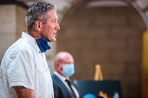 MIKAELA MACKENZIE / WINNIPEG FREE PRESS

Premier Brian Pallister (front) and chief provincial public health officer Dr. Brent Roussin encourage Manitobans to get their flu shot in Winnipeg on Thursday, Oct. 15, 2020. For story.

Winnipeg Free Press 2020