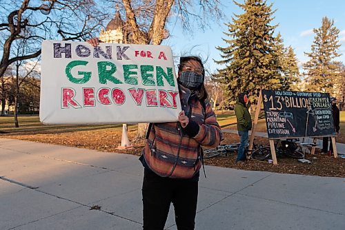 JESSE BOILY  / WINNIPEG FREE PRESS
Hannah Muhajarine holds up a sign for passing by cars at the Manitoba Energy Justice Coalitions poll where they asked passersby if wanted to see their tax dollars go toward the green new deal or the Trans Mountain Pipeline at the South west corner of the legislative grounds on Thursday. Thursday, Oct. 15, 2020.
Reporter: