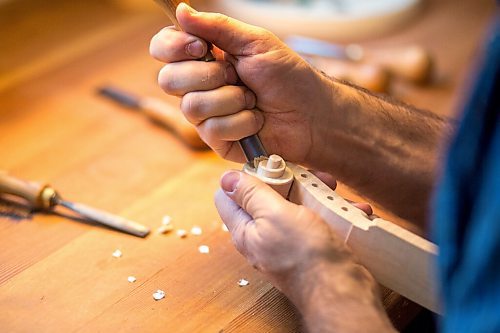 MIKAELA MACKENZIE / WINNIPEG FREE PRESS

Garth Lee works on carving a scroll in his studio, where he builds violins, violas, and cellos from scratch, in Winnipeg on Friday, Oct. 16, 2020. For Holly Harris story.

Winnipeg Free Press 2020