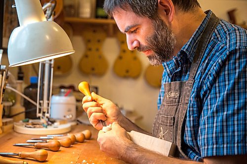 MIKAELA MACKENZIE / WINNIPEG FREE PRESS

Garth Lee works on carving a scroll in his studio, where he builds violins, violas, and cellos from scratch, in Winnipeg on Friday, Oct. 16, 2020. For Holly Harris story.

Winnipeg Free Press 2020